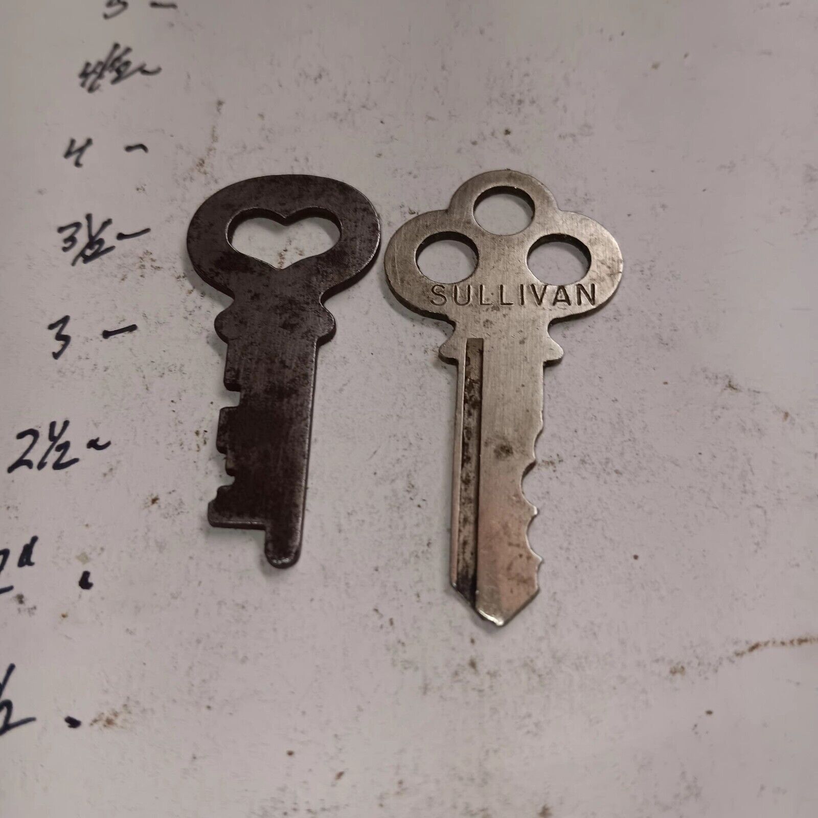 2 Vintage Flat Keys