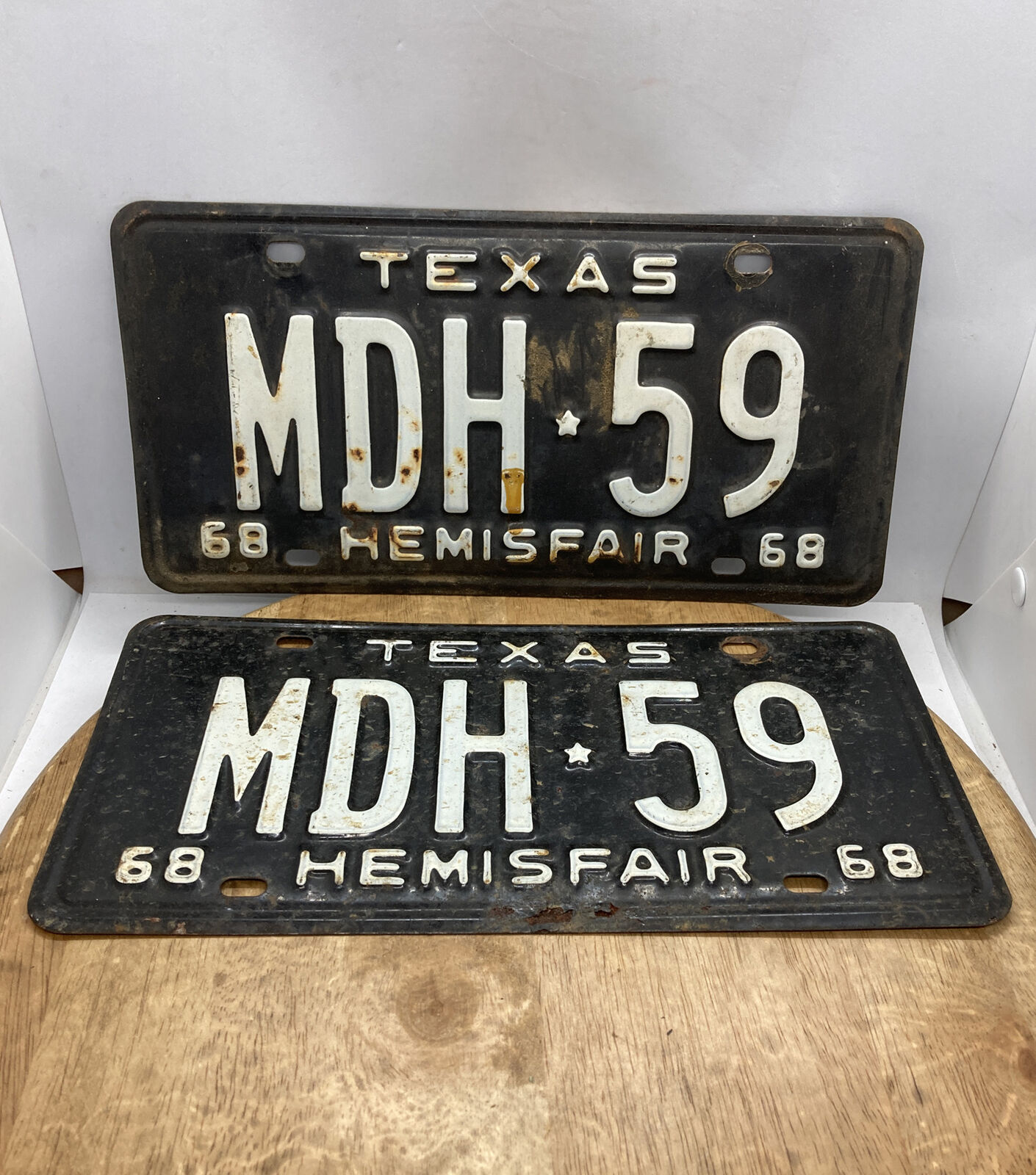 1968 Texas license plate pair MDH59 Expired As Is As Shown Rusty 5 Symbols