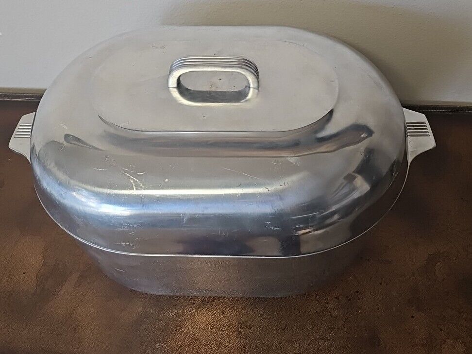 Magnalite Classic  Aluminum Dutch Oven Roaster 18” With Lid/Trivet Clean Used