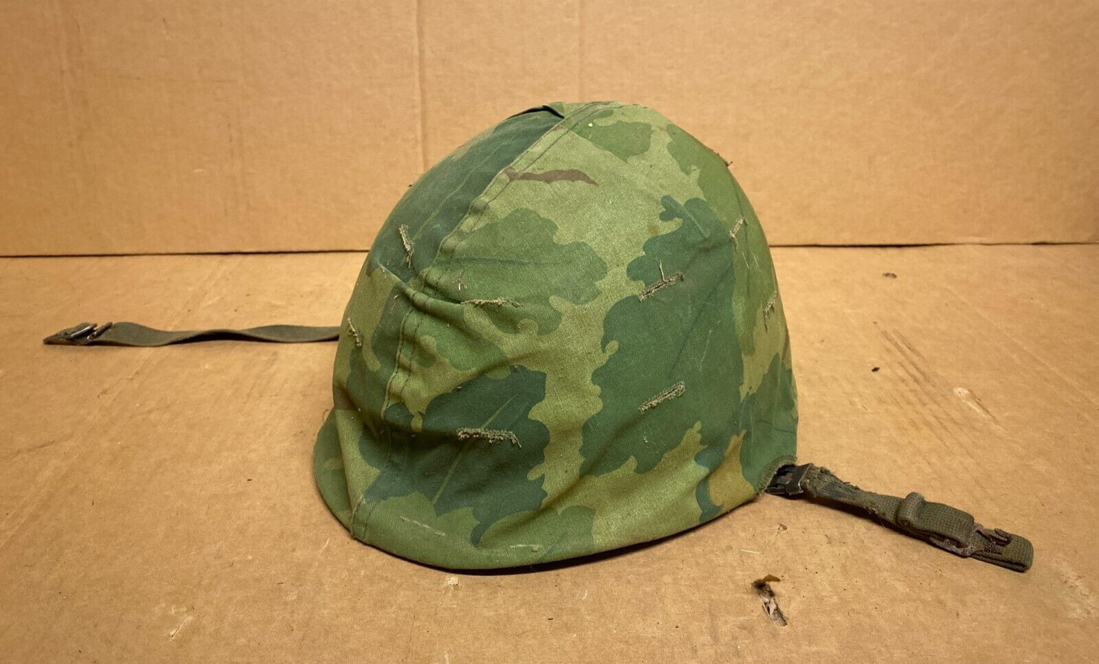 Vintage US Army M1 Combat Helmet US 32 Westinghouse with Liner Camouflage Cover