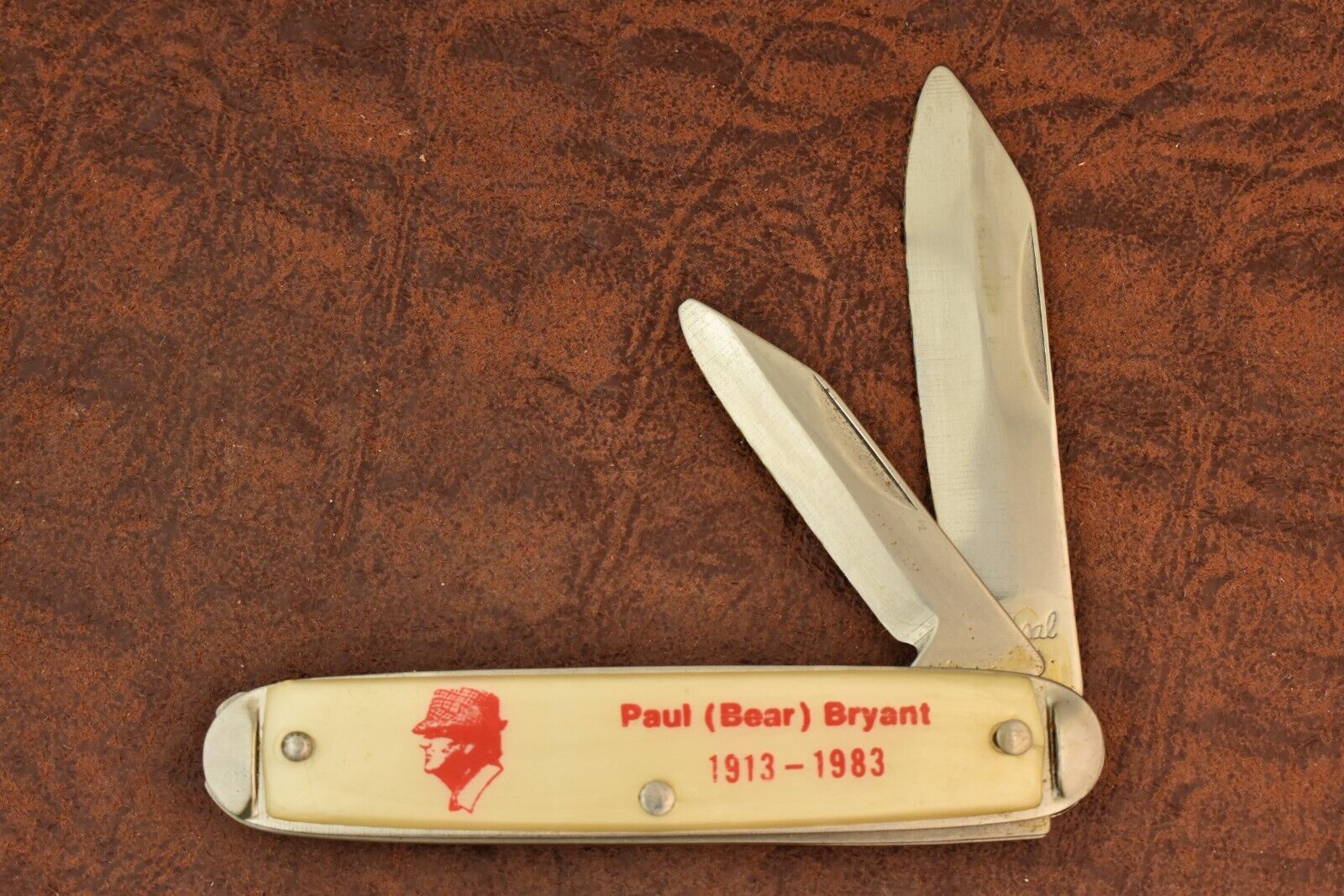 THE IDEAL KNIFE COMPANY NOVELTY JACK KNIFE PAUL BEAR BRYANT 1912-1983 (14700)