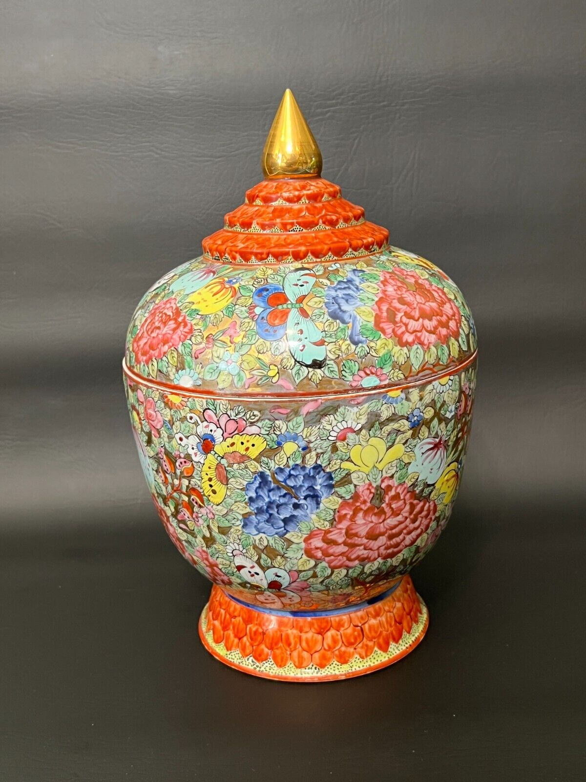 Vintage Chinese Chinoiserie Handpainted Porcelain Lidded Jar w/Floral, 11 1/2\