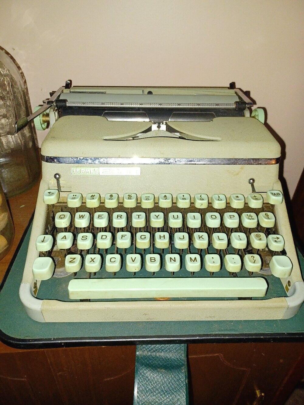 antique typewriter working