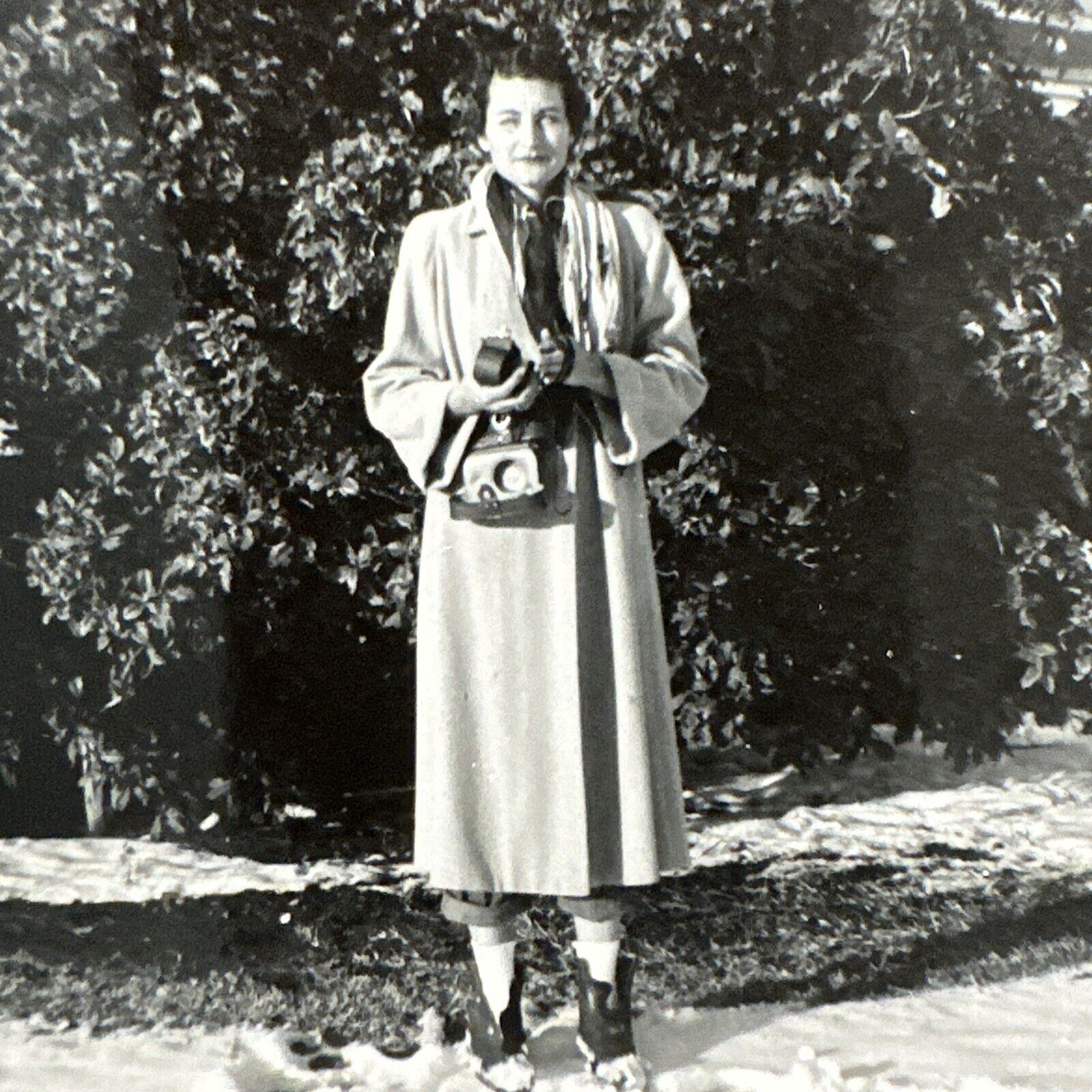 VINTAGE PHOTO Woman Photographer With Her Camera 1956 Original Snapshot