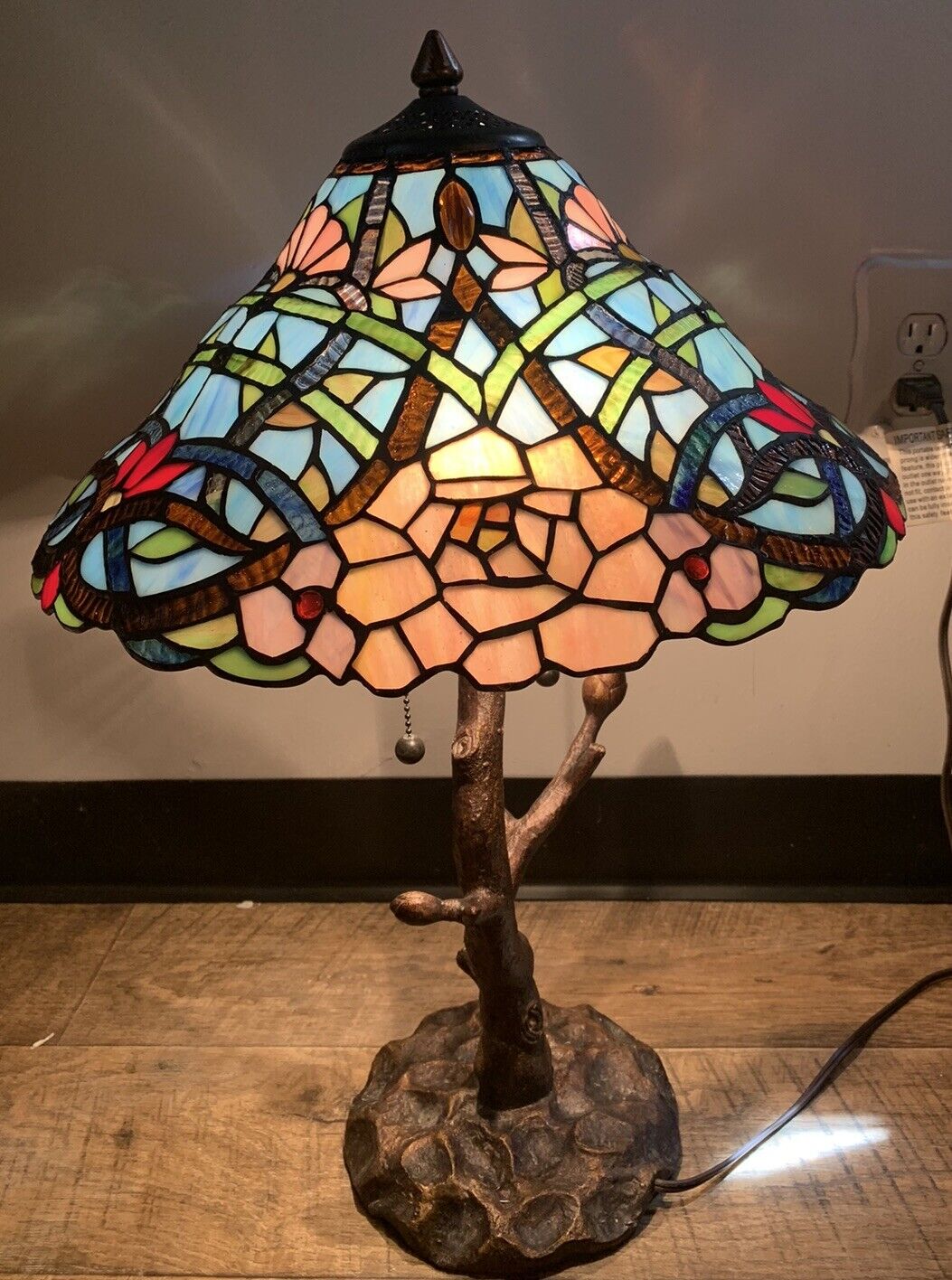 Art nouveau Vintage Tiffany Style stained floral glass shade 16” Rose base Lamp