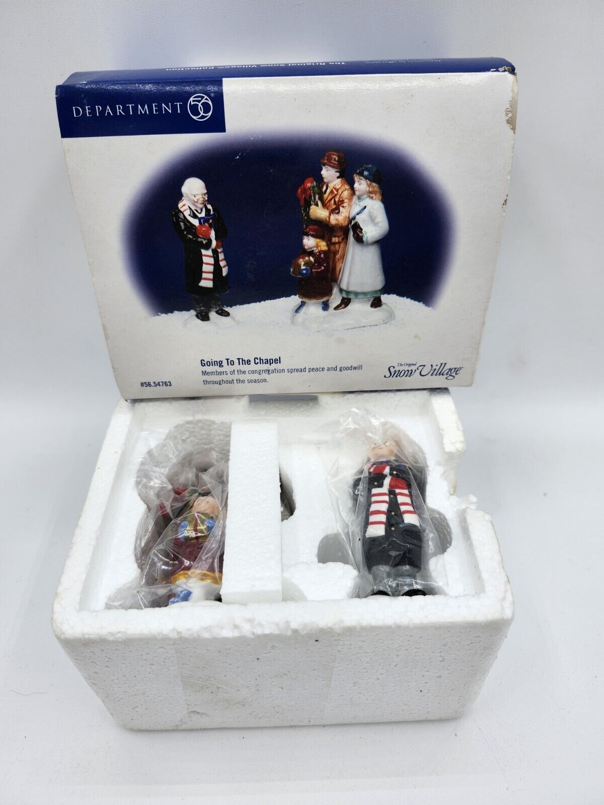 DEPT 56 SNOW VILLAGE GOING TO THE CHAPEL 5476-3 SET 2 In Box Figures