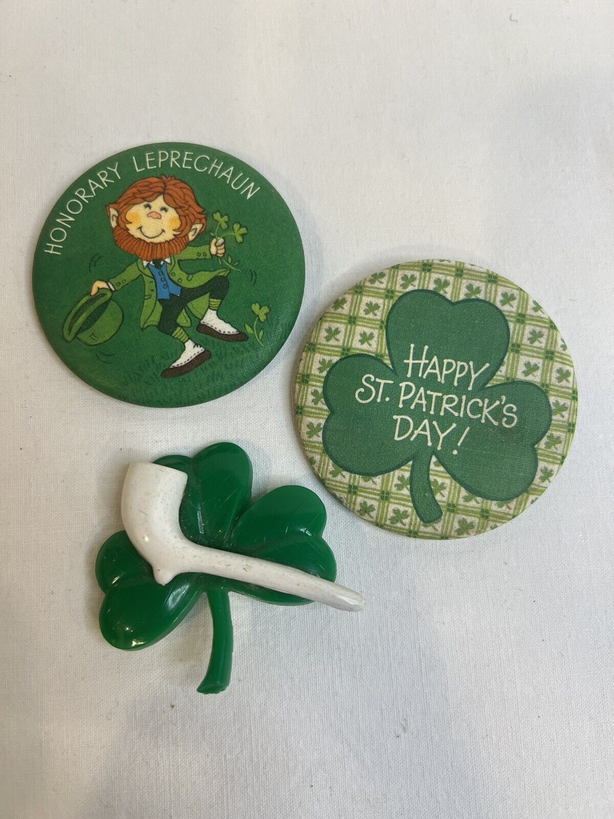 Lot of vintage St.Patricks Day Pins