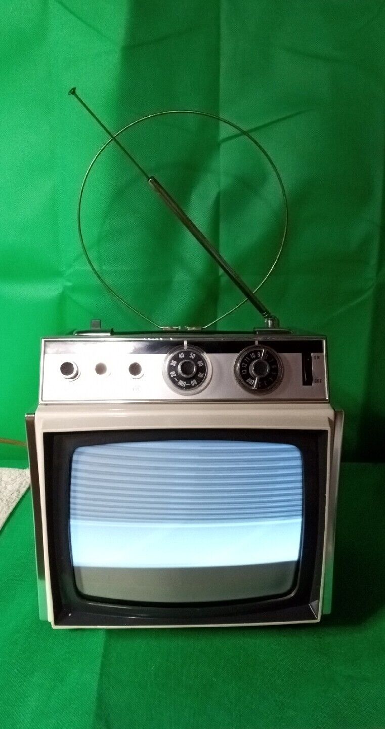 Vintage Montgomery Ward Transistor TV Model No. GEN-1967B Tested Working