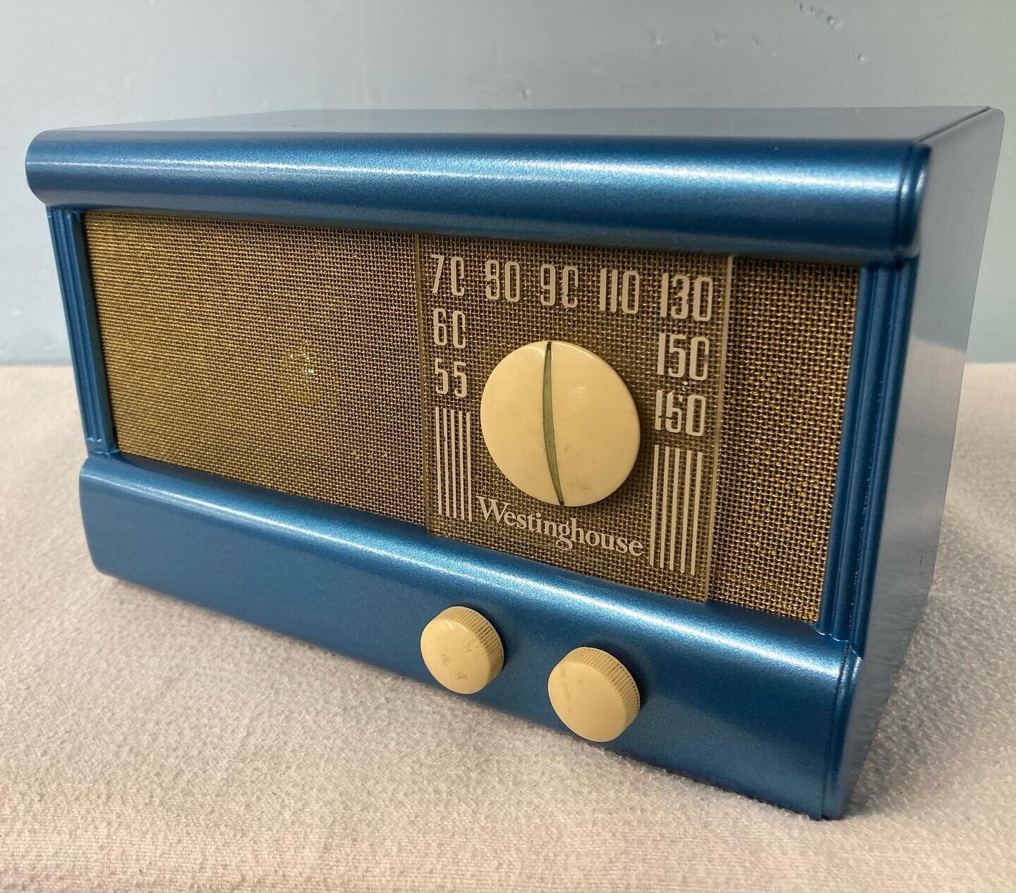 1946 Westinghouse B-492 Vintage Radio Bluetooth Speaker