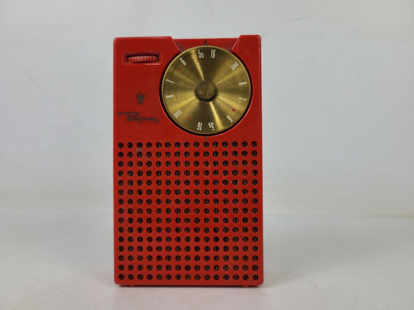 (RARE) Vintage Regency Model TR-1 Red Transistor Radio (TESTED)