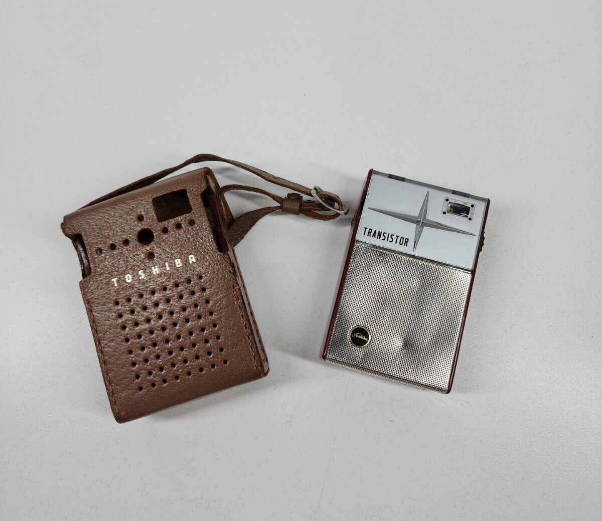 Toshiba 5TP-90 - 5 Transistor Shirt Pocket Radio - 1959 - Brown