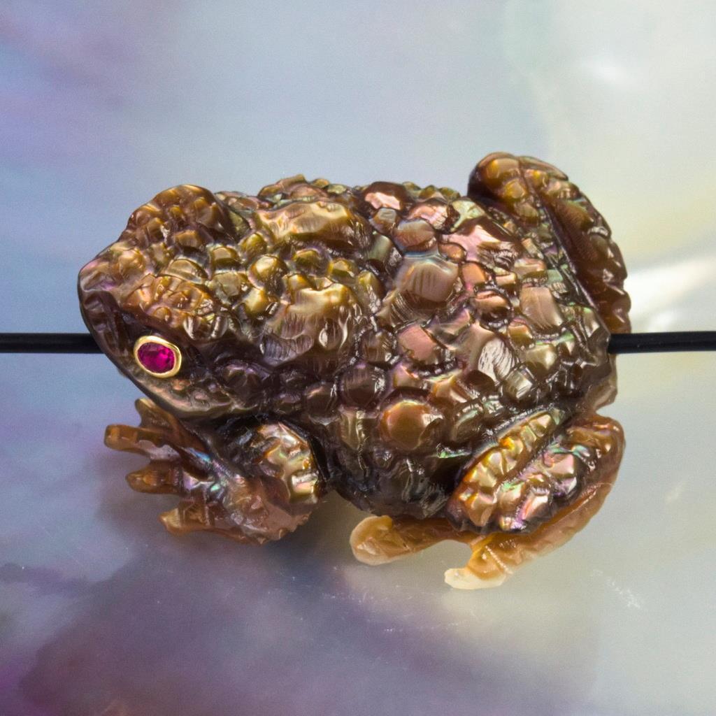 Bronze Mother-of-Pearl Shell Toad Frog Bead Carving Collection or Jewelry 7.28 g