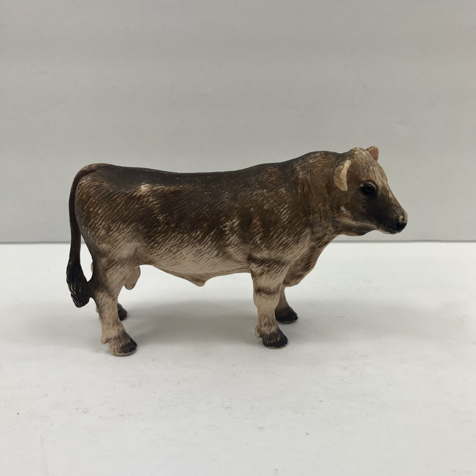 Schleich SWISS BULL Light Brown Steer Cow Farm Figure 2001 Retired 13257
