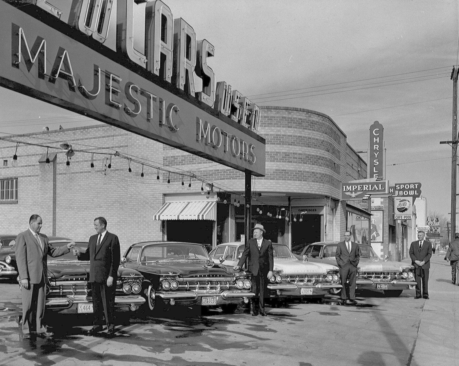 1959 CHRYSLER CAR DEALERSHIP Photo  (224-O)