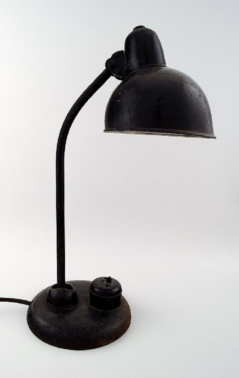 Christian Dell: Industrial Bauhaus table lamp in black lacquered metal