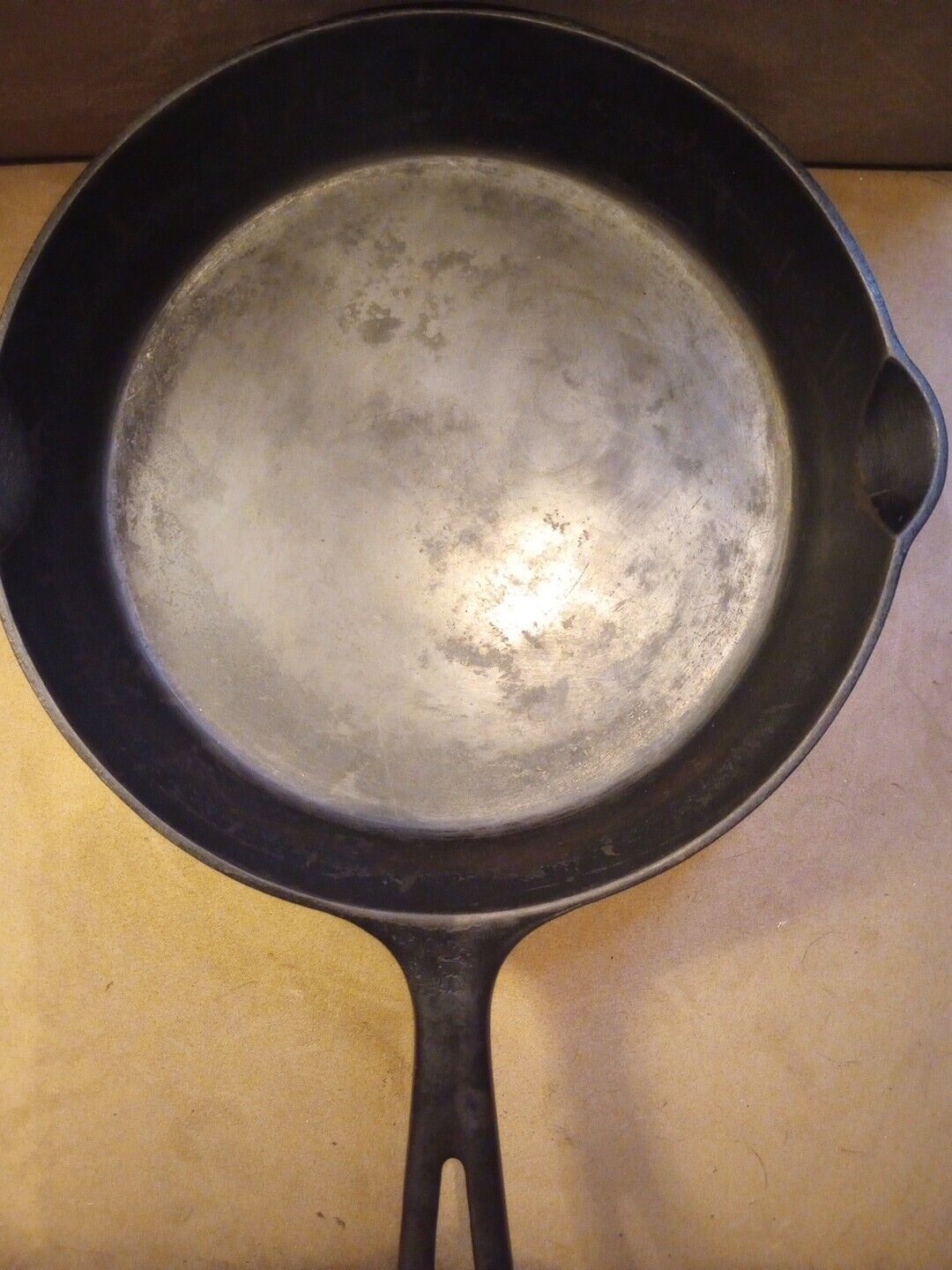 Griswold Number 8  Cast Iron Skillet 704 H Very Good Condition