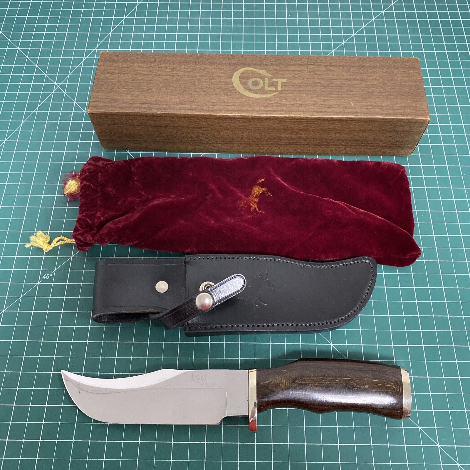 Rare Colt Sheffield Knife U1021 w/ original box, leather sheath & velvet bag A1