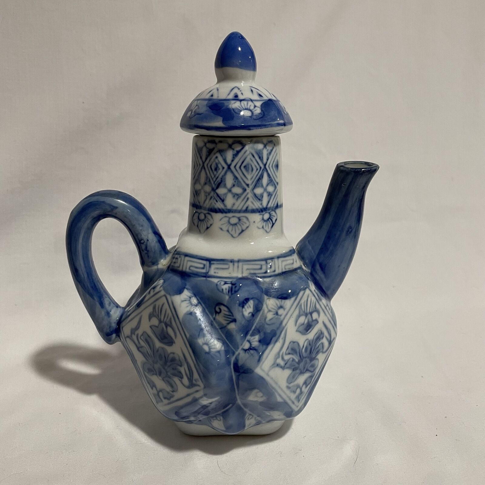 Small Vintage Floral Blue & White Lided Teapot
