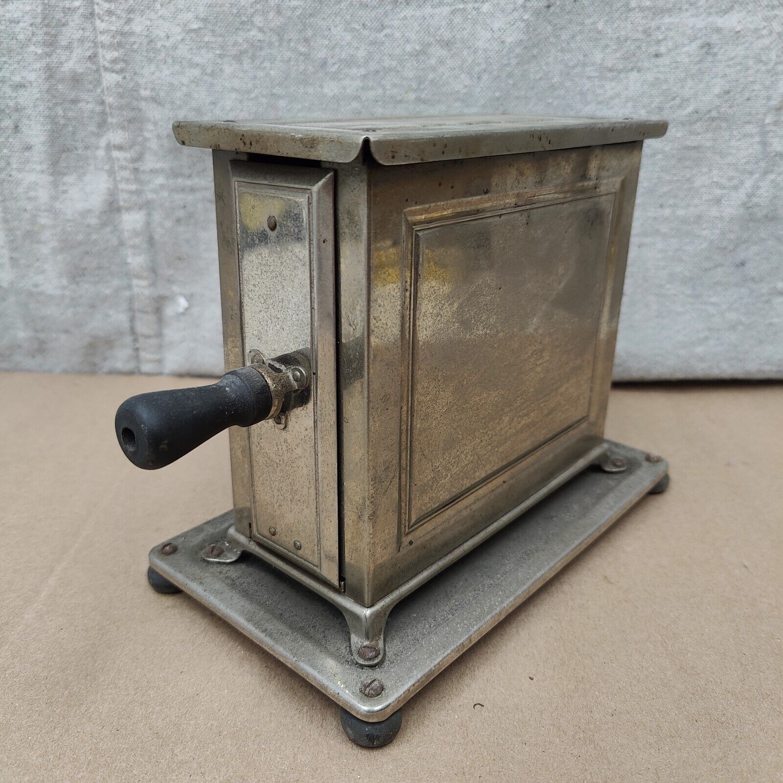 Antique Universal-Landers Frary & Clark Electric Toaster E942
