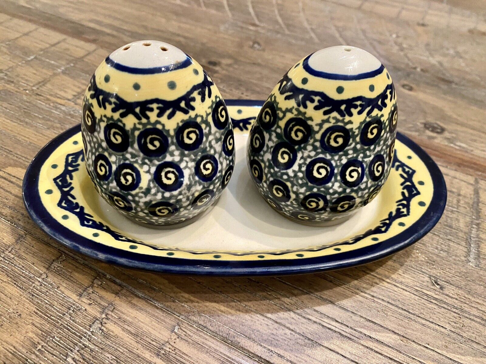 Boleslawiec Polish Pottery Salt and Pepper Shakers Oval Underplate Yellow Blue
