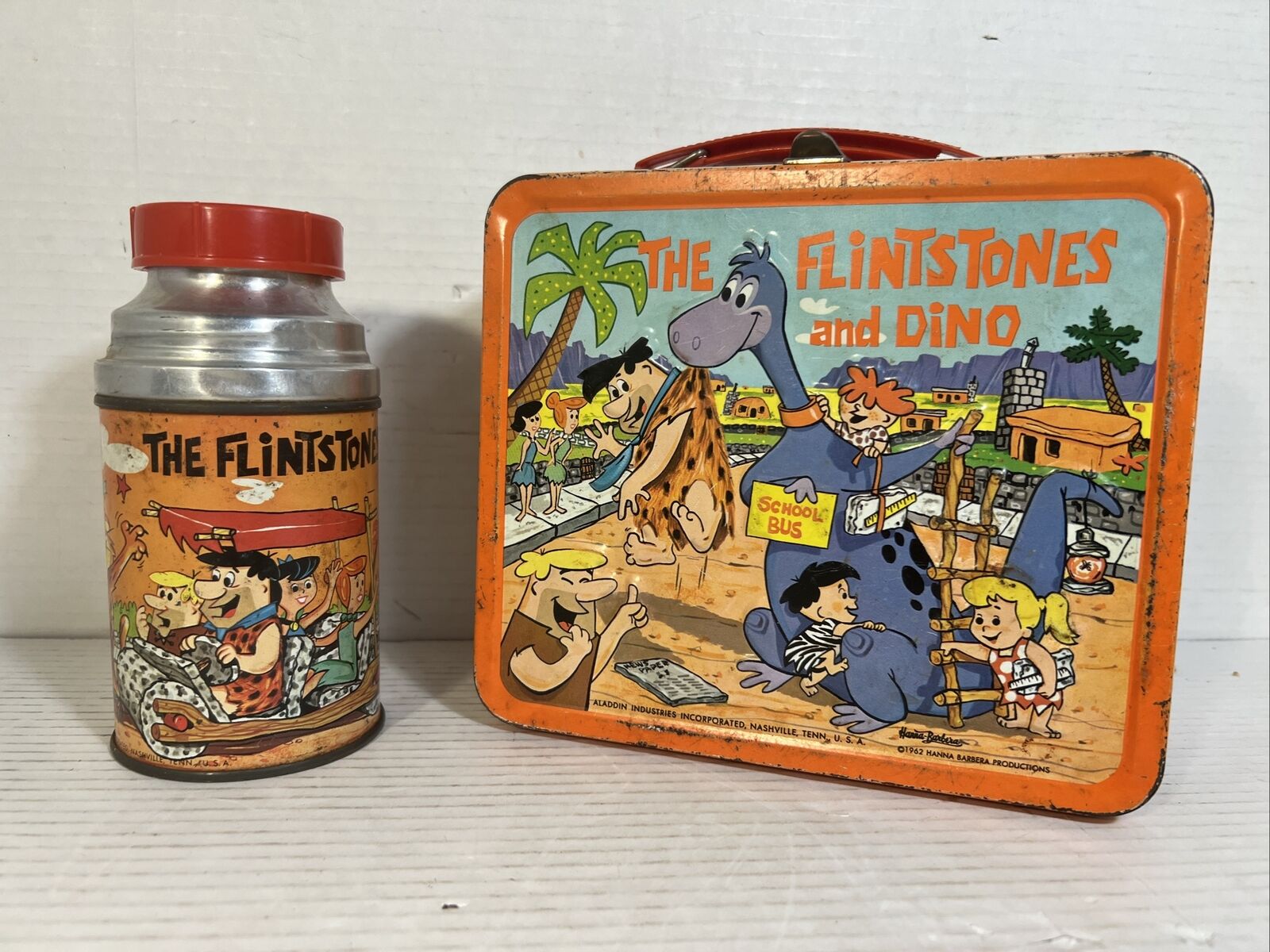 VINTAGE THE FLINTSTONES LUNCHBOX AND THERMOS 1962 Aladdin Industries Fred Barney