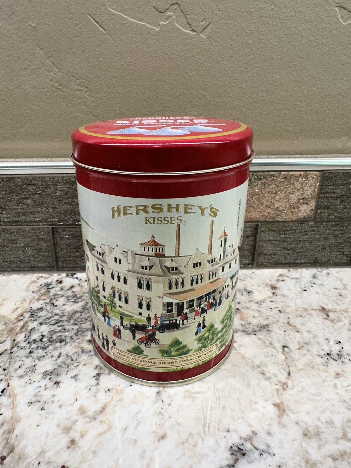 Vintage 1990 Hersey's Kisses Candy Christmas Tin Hometown Series # 4
