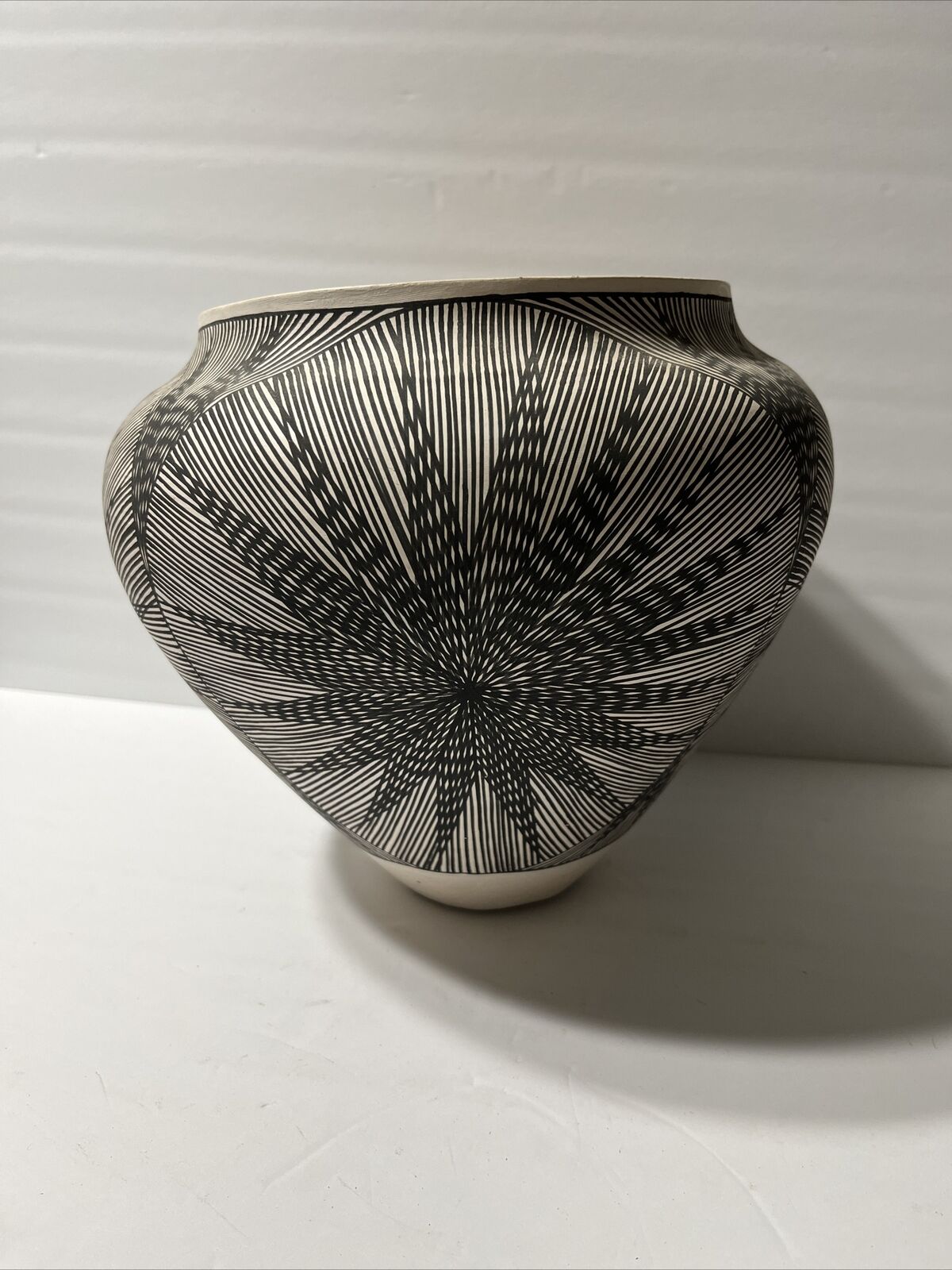 Native American Acoma NM Victorino Pottery Pot, Planter 8.5” tall
