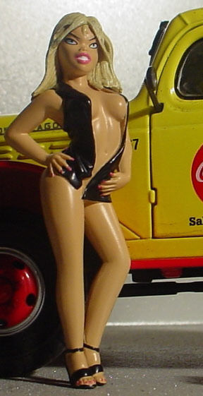 Sultry Femme Fatale Miniature Figure 1/24 G Scale Diorama Accessory Item
