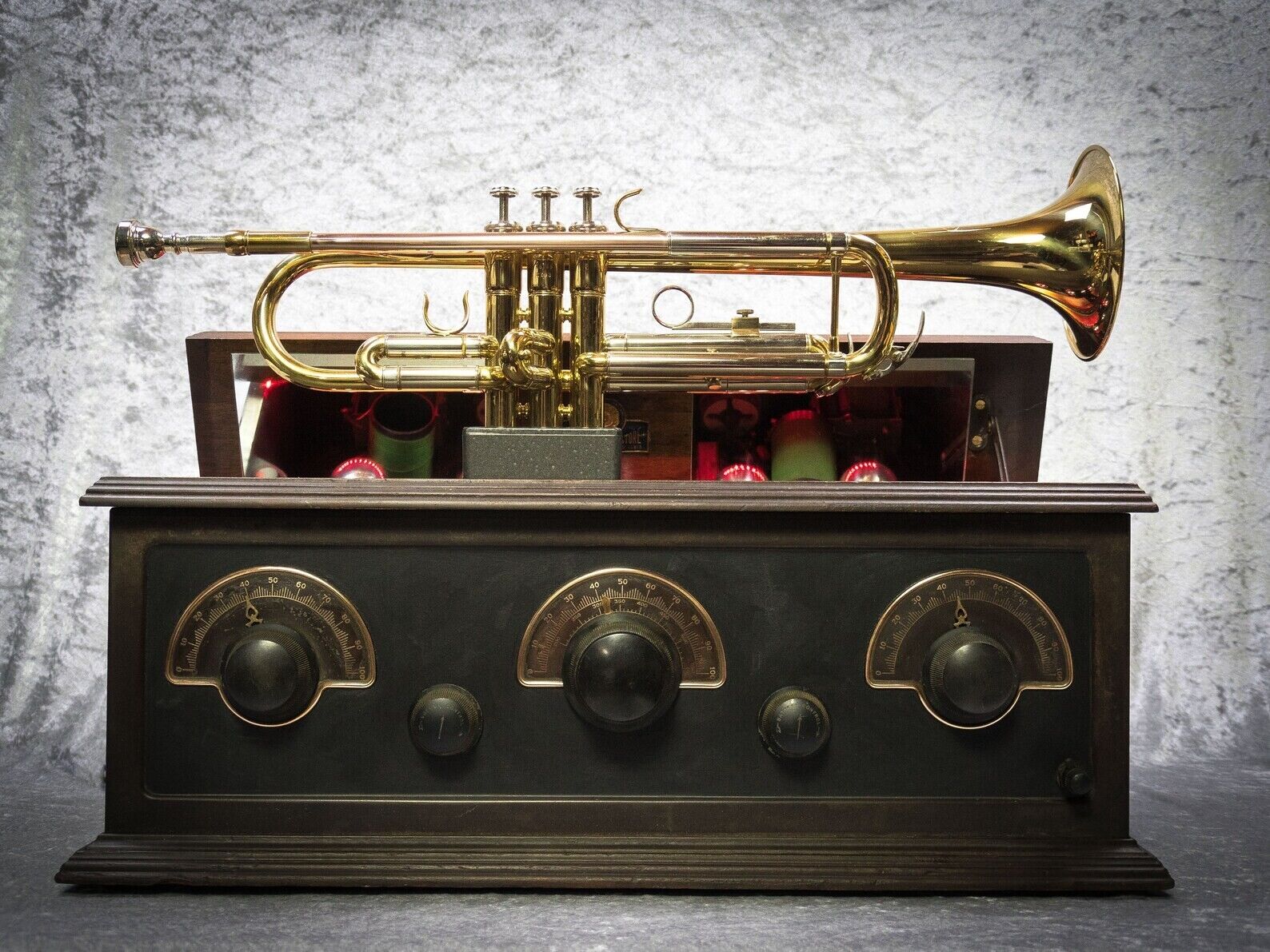 Antique radio - 1920 model-300 Stewart Warner Bluetooth farm radio. 