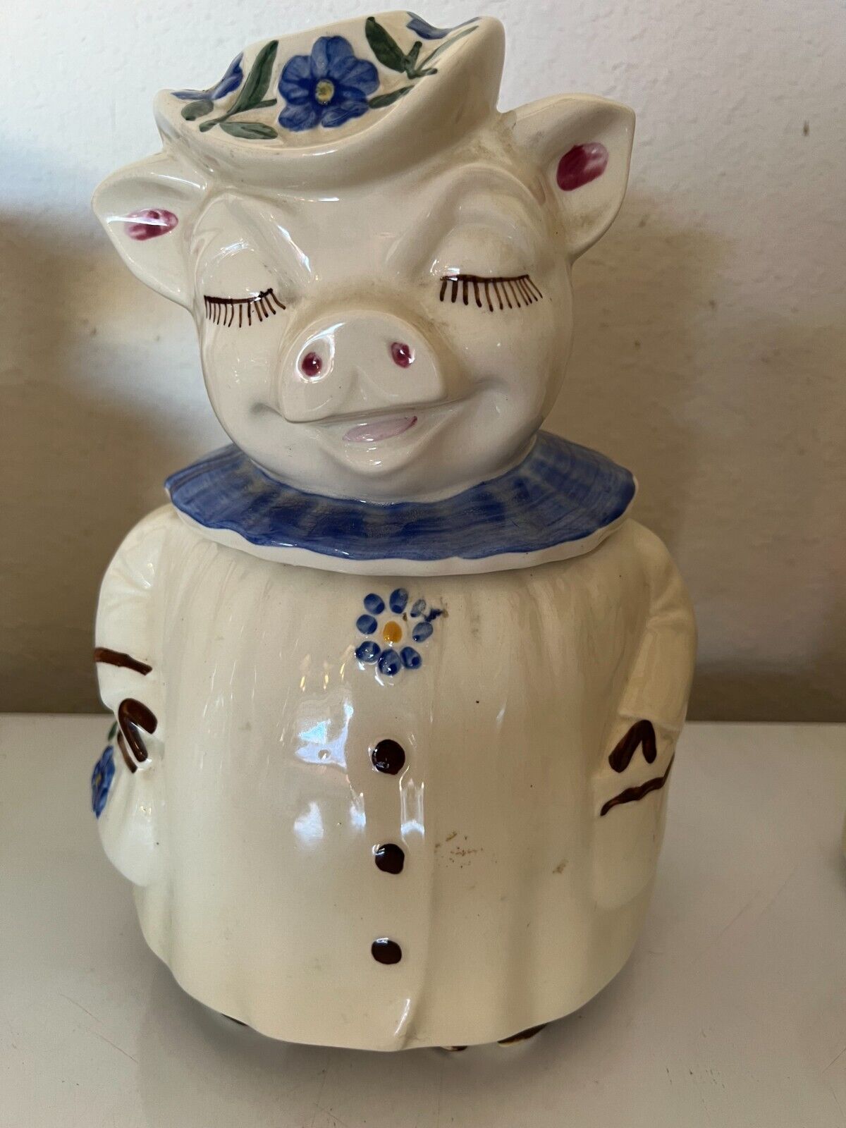 Vintage Shawnee Smiley Pig Cookie Jar-This cookie jar is in excellent condition.