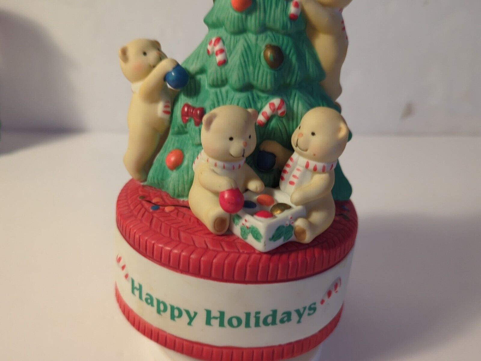 Vintage Dakin Christmas Music box, Christmas trees & Bears, 1984