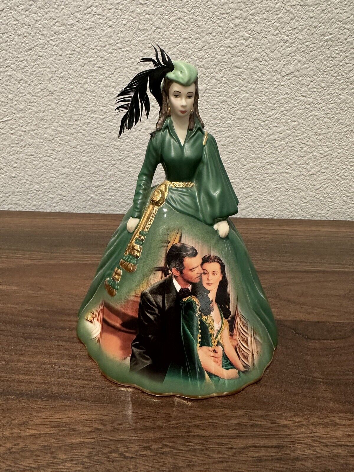 GONE WITH THE WIND Green Velvet Dress Porcelain Figurine Bradford Exchange 2004