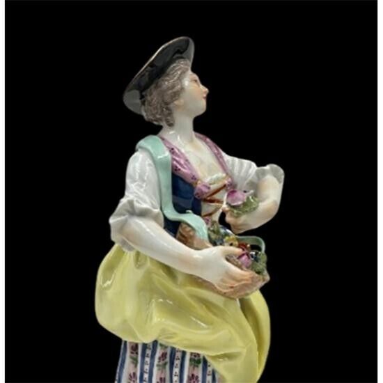 rare antique gardener figurine in meissen porcelain ,'' michel victor acier ''