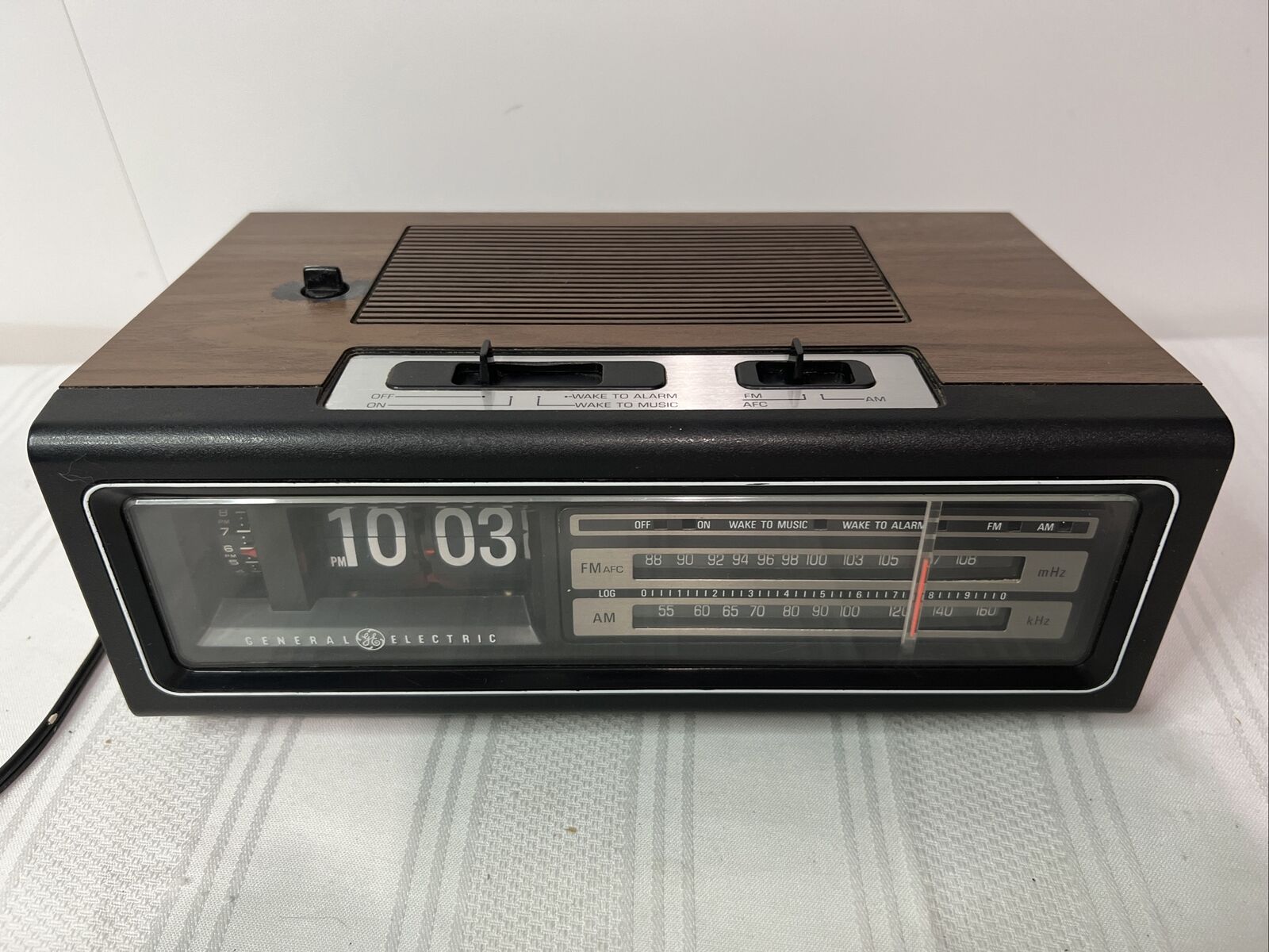 Vintage General Electric AM/FM Flip-Clock Radio Model 7-4310F Tested & Working