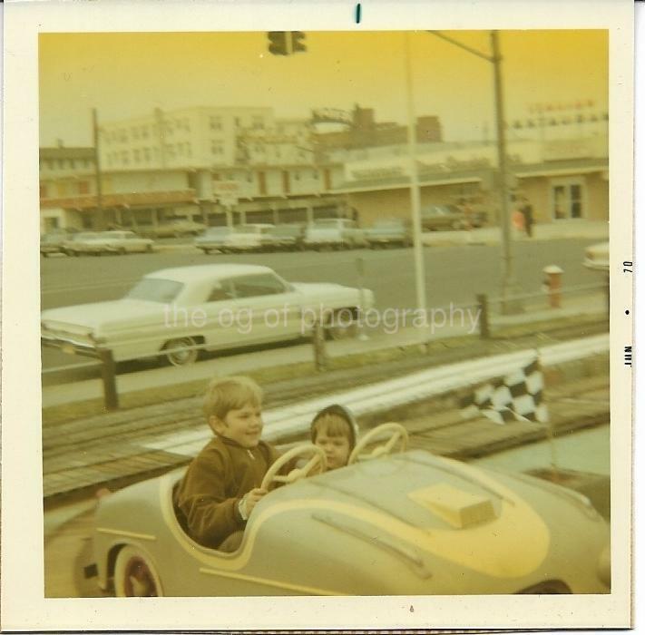 ON THE RIDES ASBURY PARK, NEW JERSEY 1970\'s Color  Snapshot 110 13 