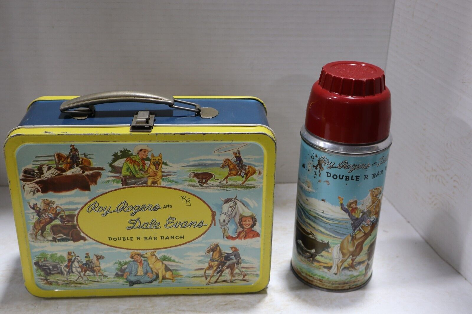 Roy Rogers and Dale Evans Metal double R bar ranch Lunch box BLUE SIDE