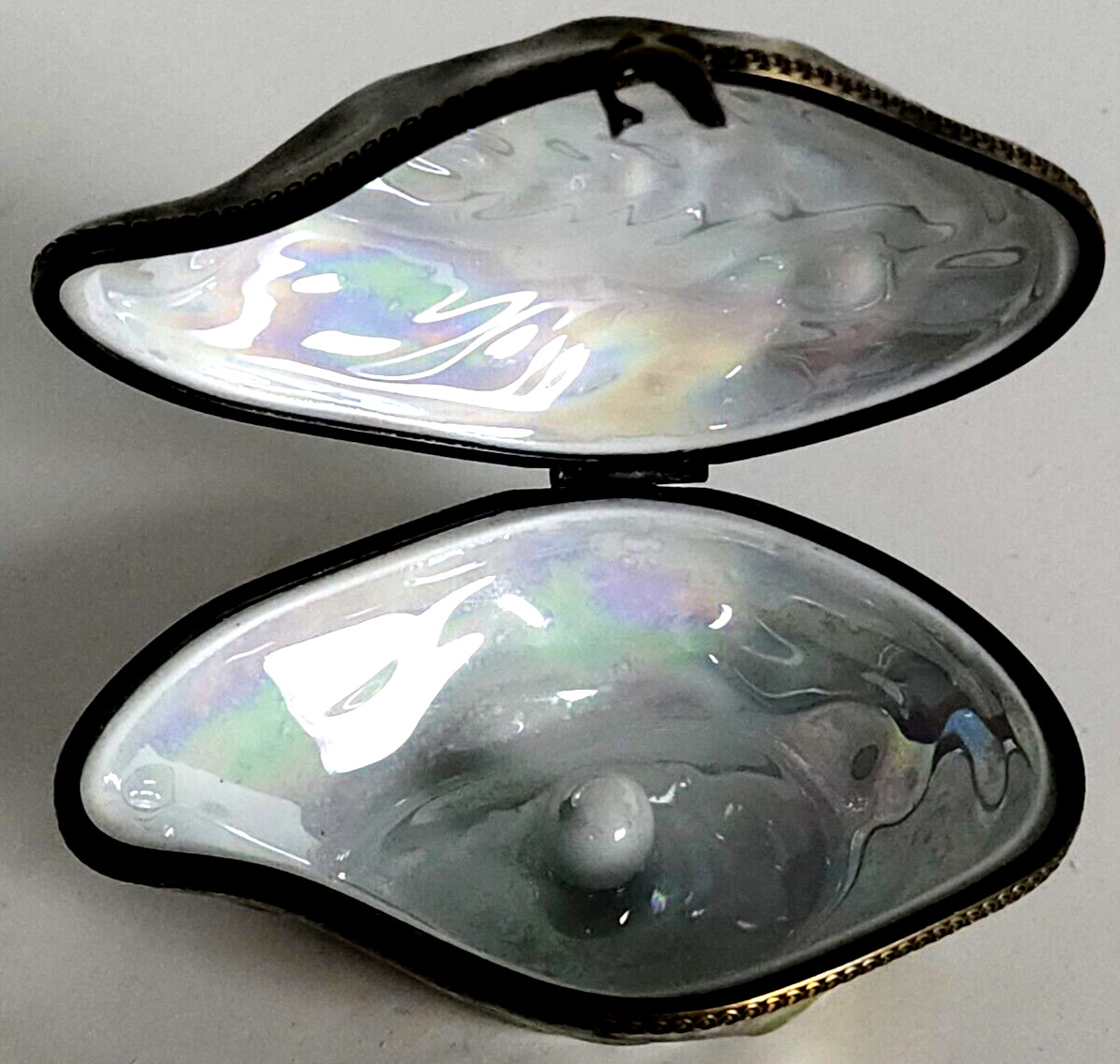 Large Oyster with Pearl Inside Limoges Box (Beauchamp)
