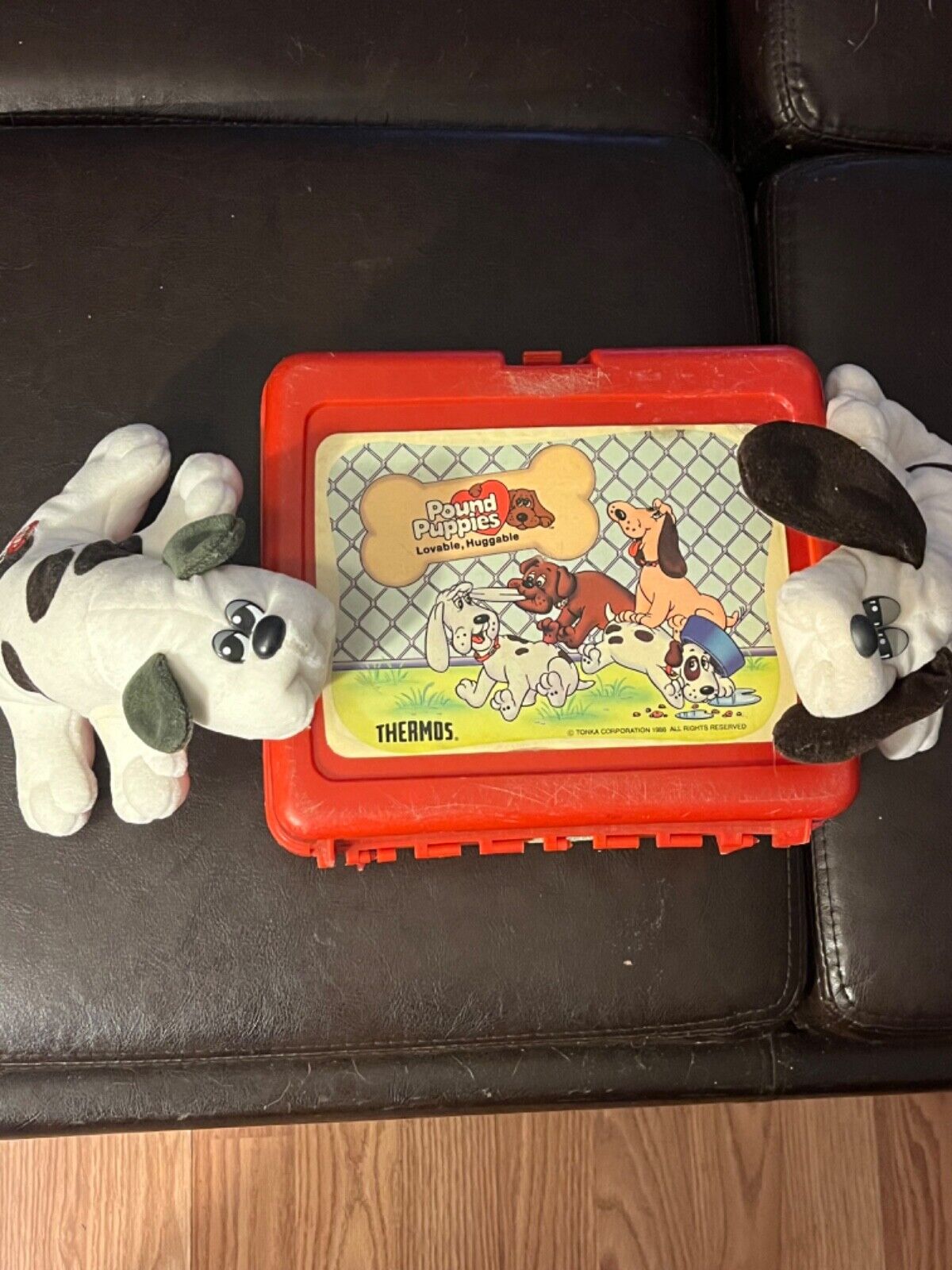 🔥Pound Puppies Vintage Lunch Box With 2 Vintage Pound Puppies.