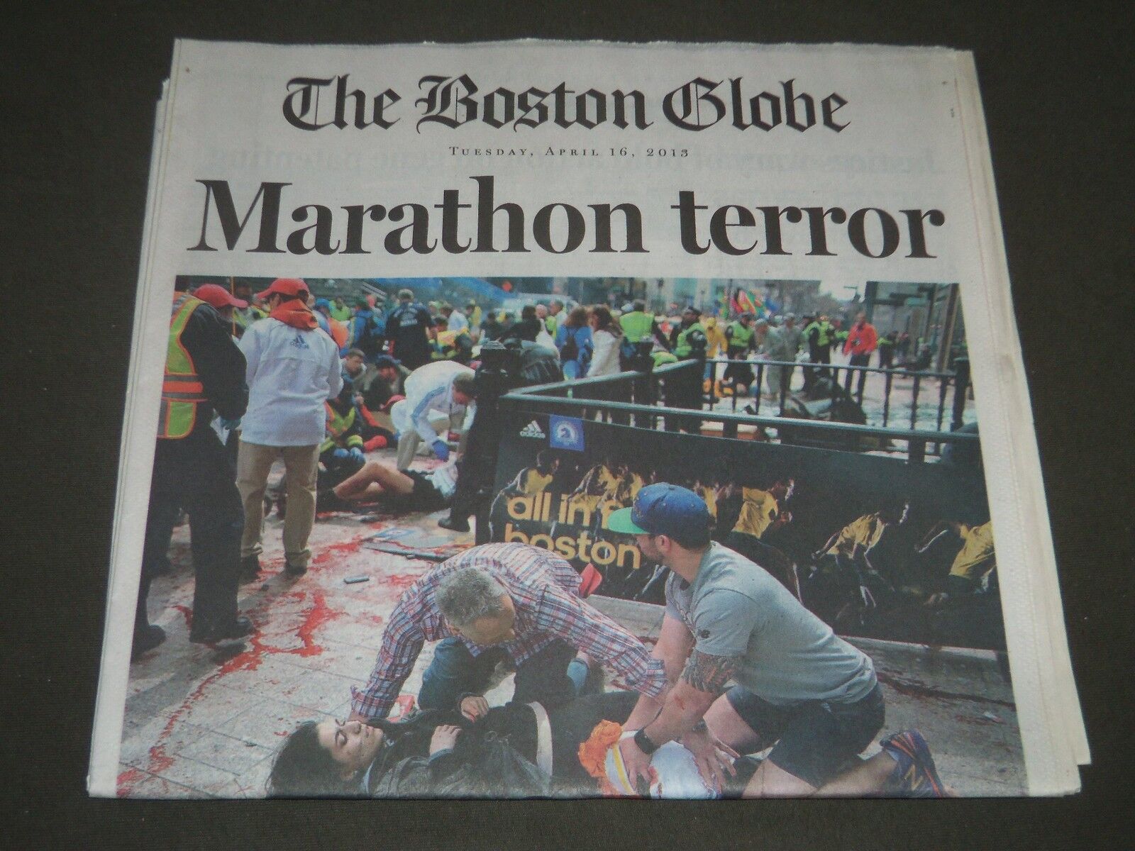 2013 APRIL 16 THE BOSTON GLOBE NEWSPAPER - BOSTON MARATHON TERROR - NP 2555