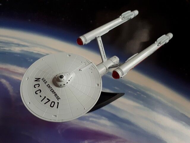 Star Trek Model USS Enterprise NCC-1701 TOS Light-Up Starship (Similar Furuta)