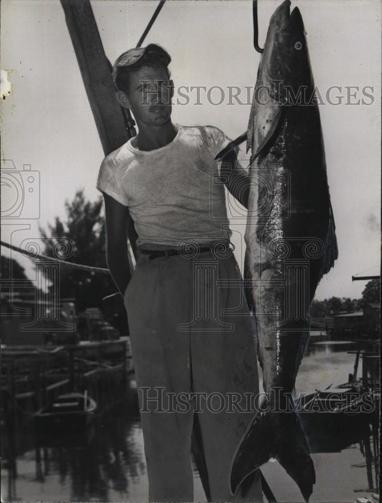 1951 Press Photo Jimmy Renner shot 53-pound Cobia with underwater spear-gun.