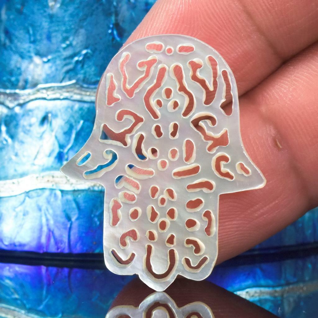 Hamsa Hand Amulet Carving Mother-of-Pearl Shell Filigree Open Cut Work 1.28 g