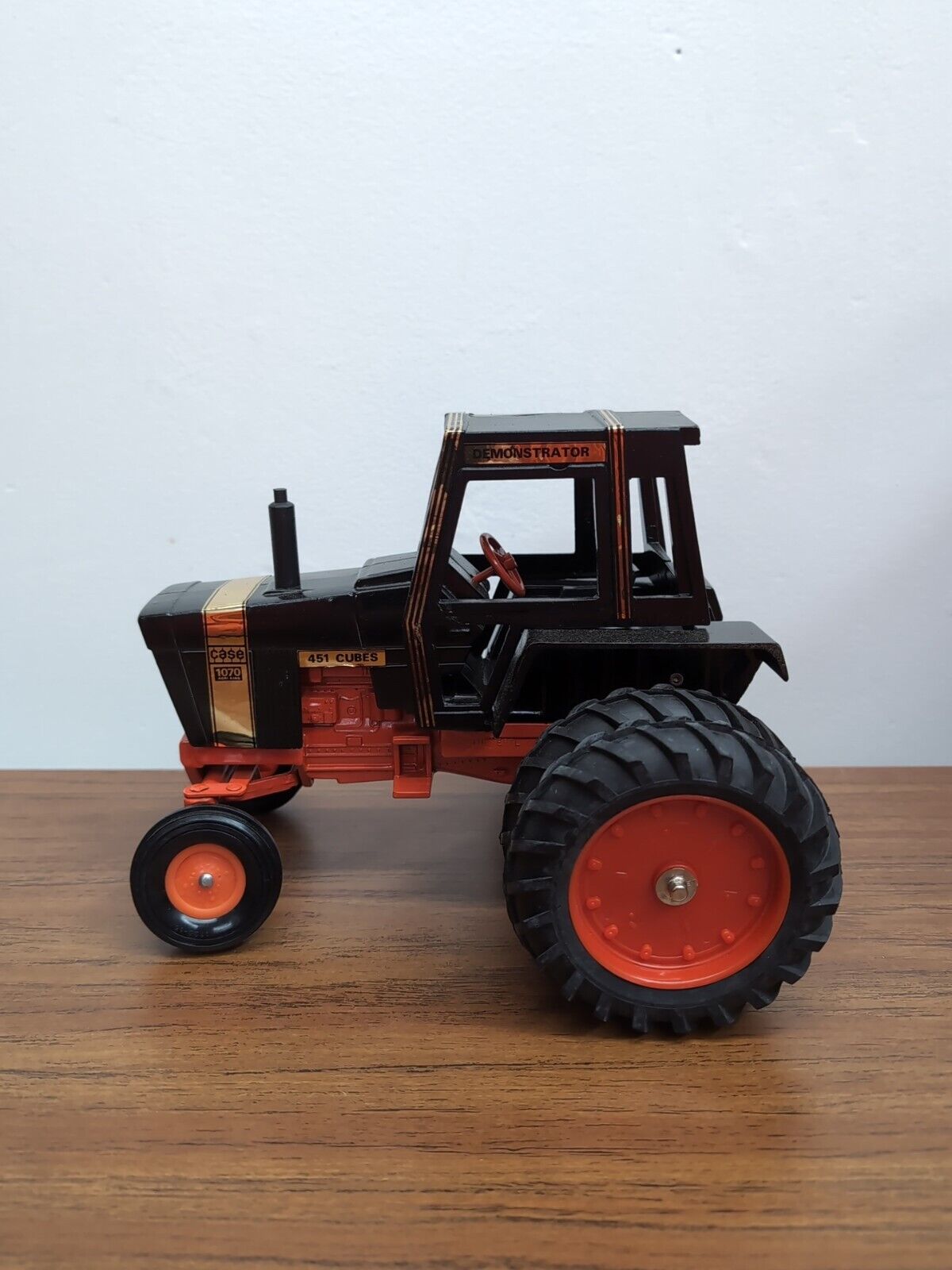 1/16 Ertl Farm Toy Case Agri king 1070 Tractor Black Knight Demonstrator 