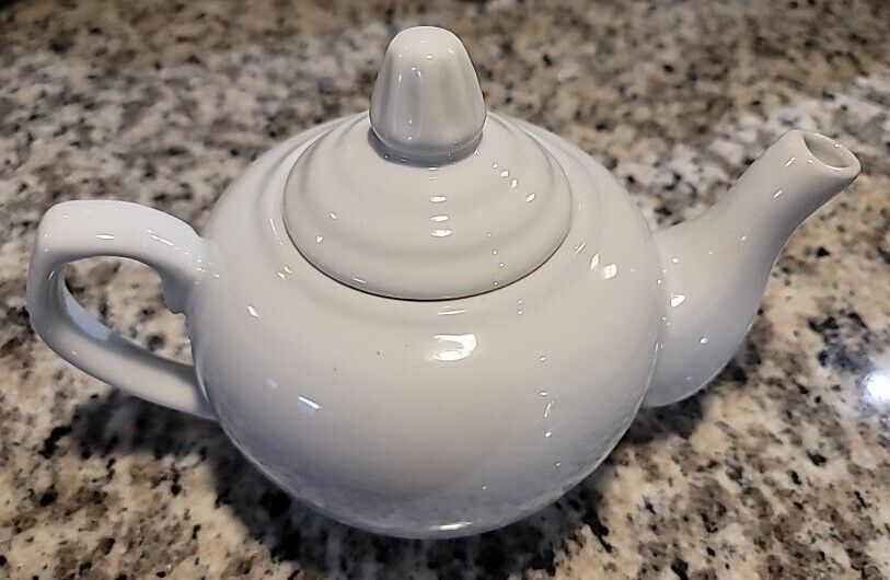 Bia Cordon Bleu Fine Porcelain Teapot Classic White Glazed Charming