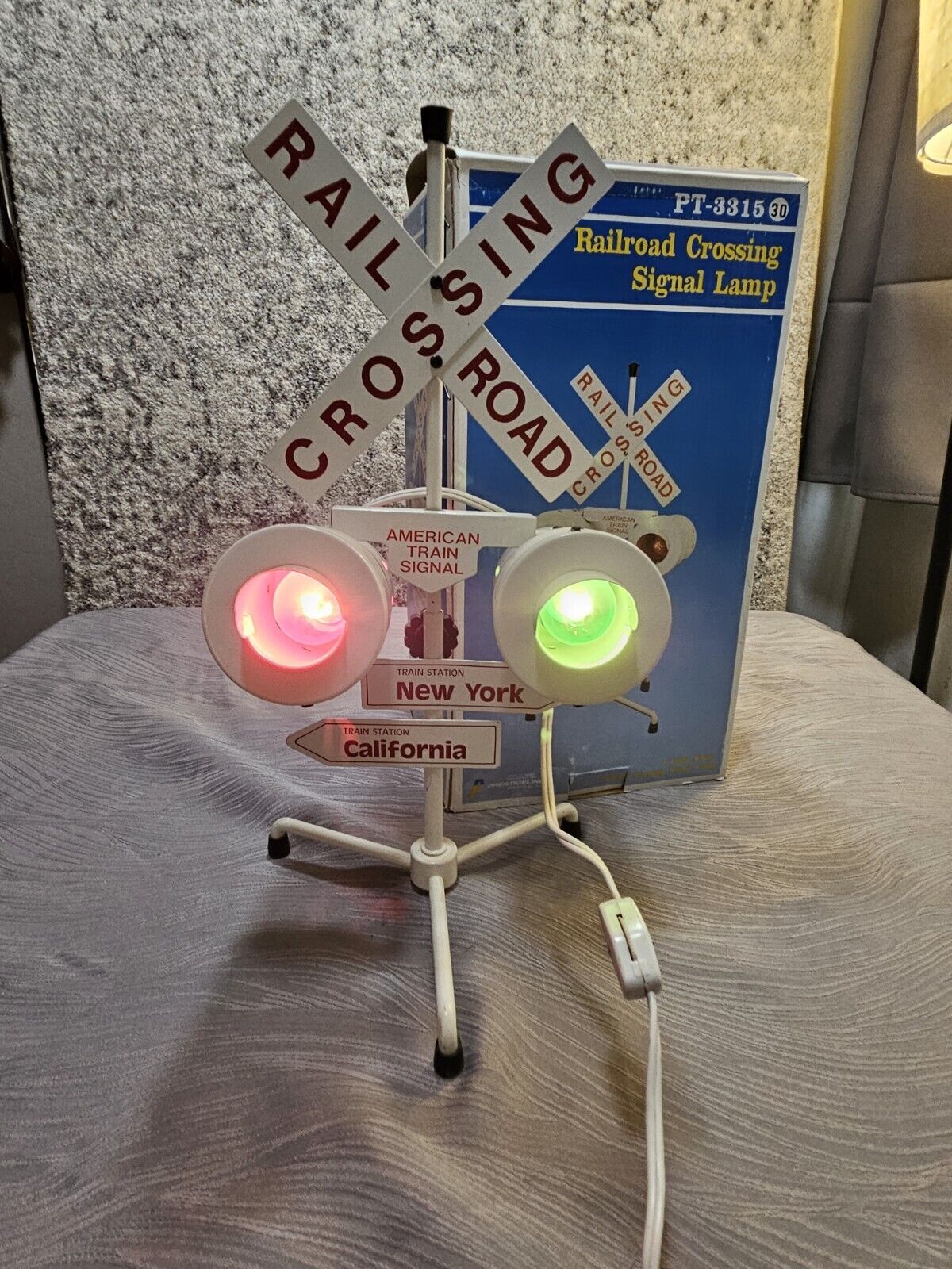 Vintage Prestigeline Inc Railroad Crossing Signal Lamp, Works