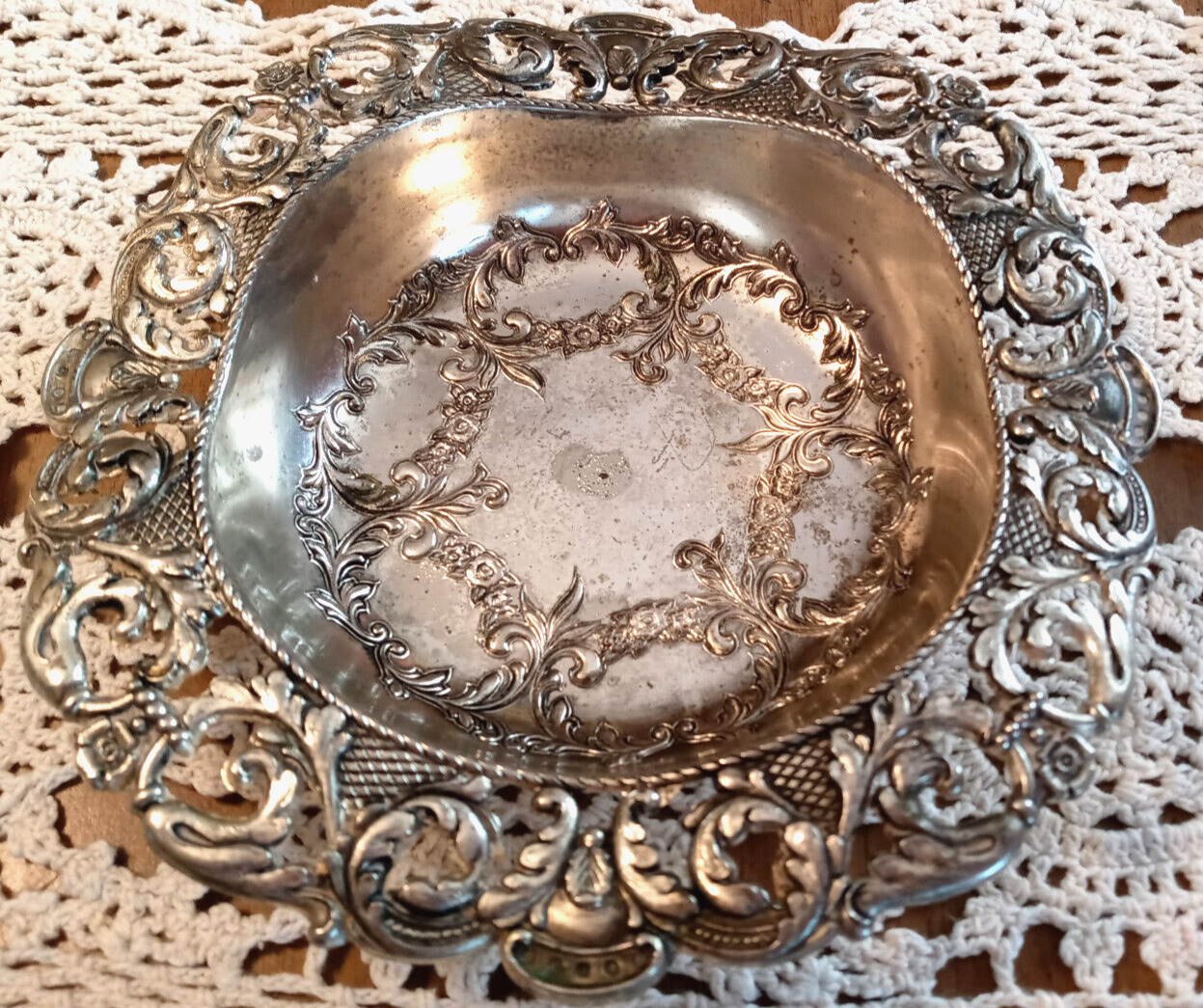 VTG Repousse Victorian Style Art Nouveau Cottagecore Vanity Trinket Dish Bowl