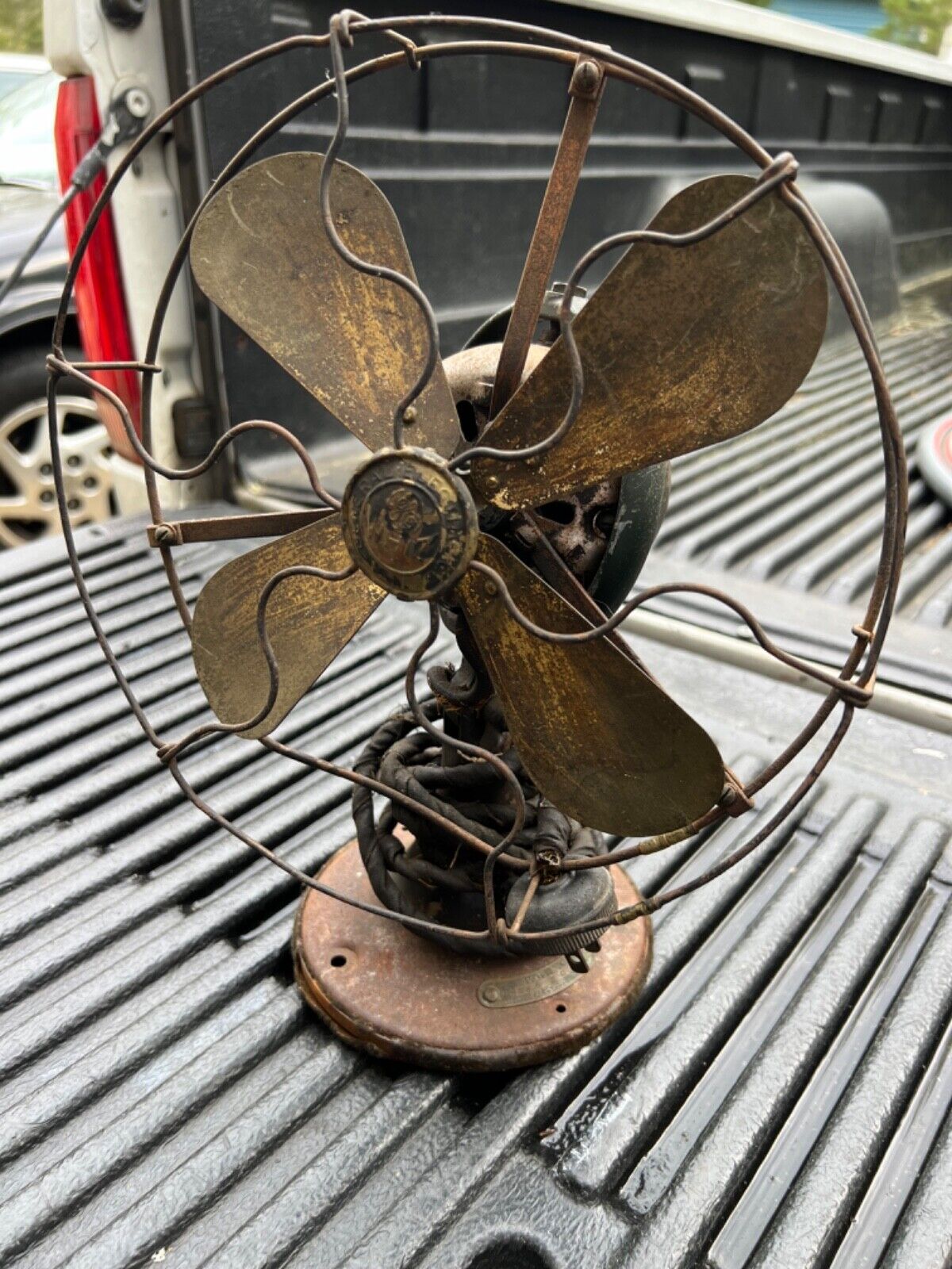Antique All Original oscillating General Electric Whiz fan, 10 inch