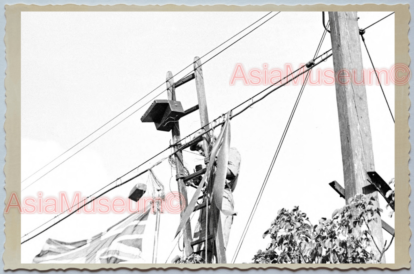 WW2 CHINA SHANGHAI HIGH VOLTAGE ELECTRICAL LINE WORKER Vintage Photo 中国上海老照片 284