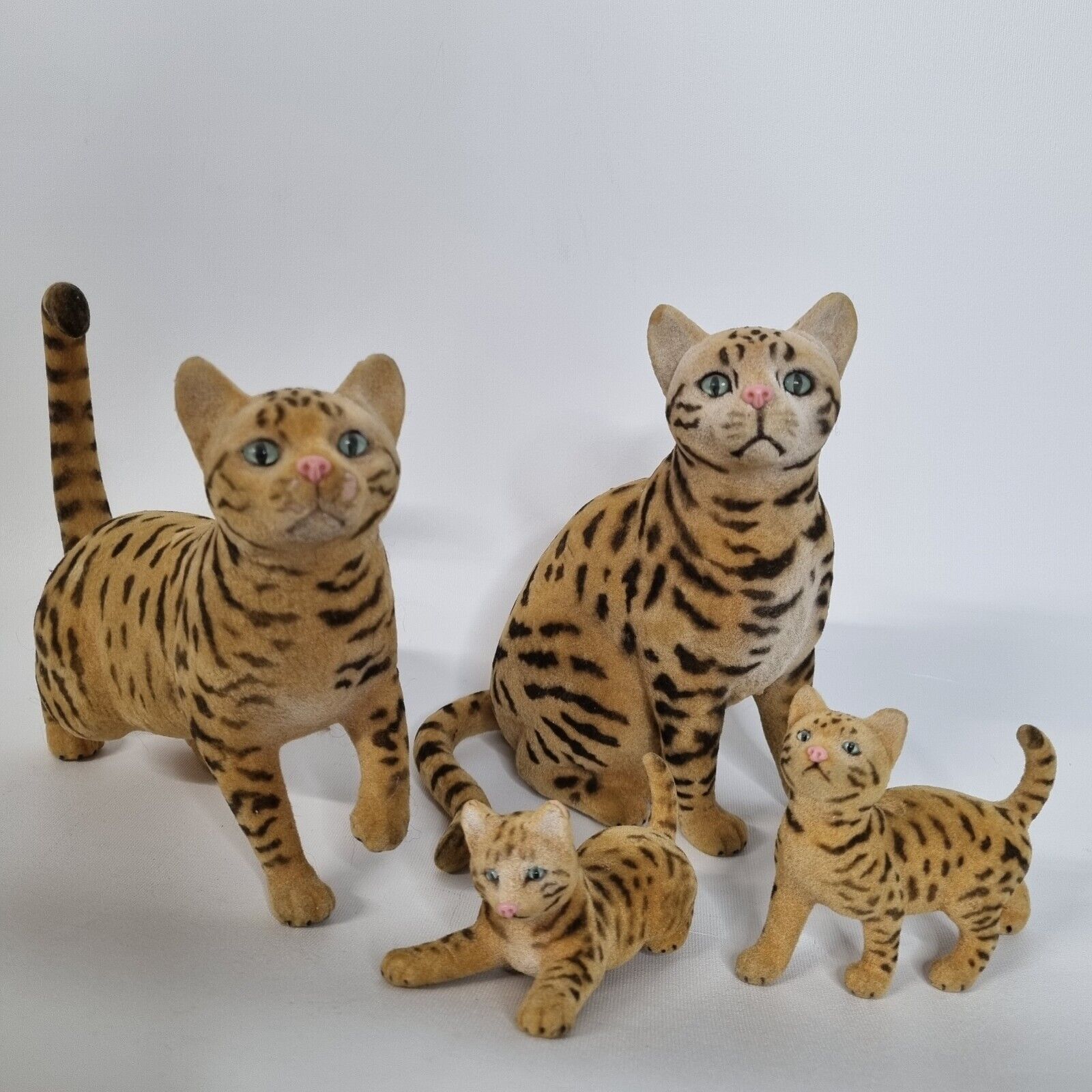 Lot 4 Vtg Flocked Cat Toy Tabby Tiger Family Fuzzy Felted Plastic Mom Dad Kitten