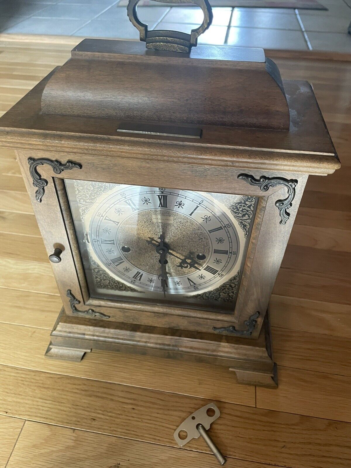 Vintage Hamilton Wheatland Wind Desk Mantel Clock w/Key Collectible USA